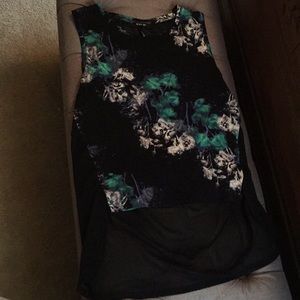 Cute top high/low size medium